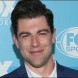 Max Greenfield annonc� dans la quatri�me saison de la dramatique The White Lotus