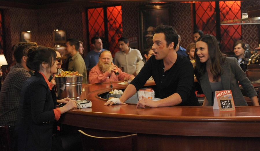 Jess, Nick et Shane au bar.